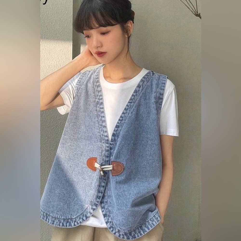 Dazy Denim Vest with Toggle Closure - Women’s Large